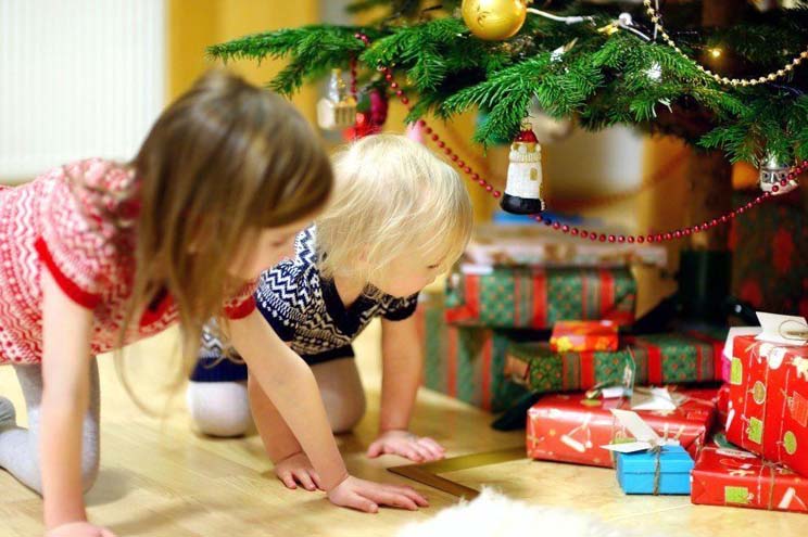 Что подарить детям на Рождество